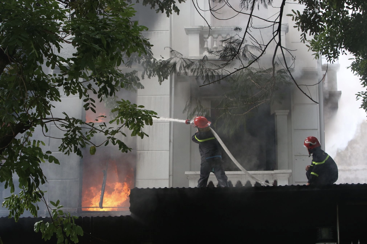 Chay biet thu trong khu do thi Phap Van anh 4