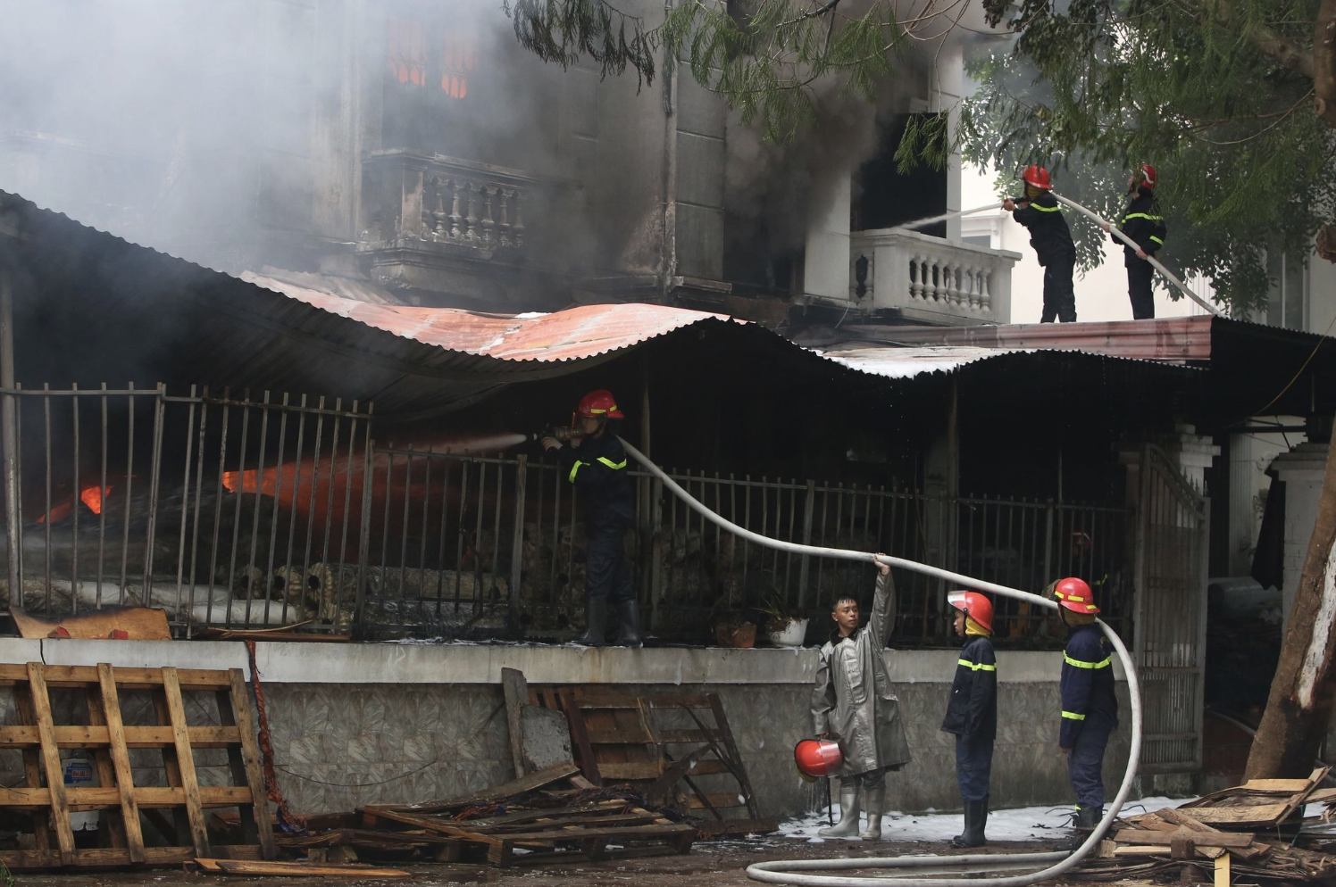 Chay biet thu trong khu do thi Phap Van anh 5