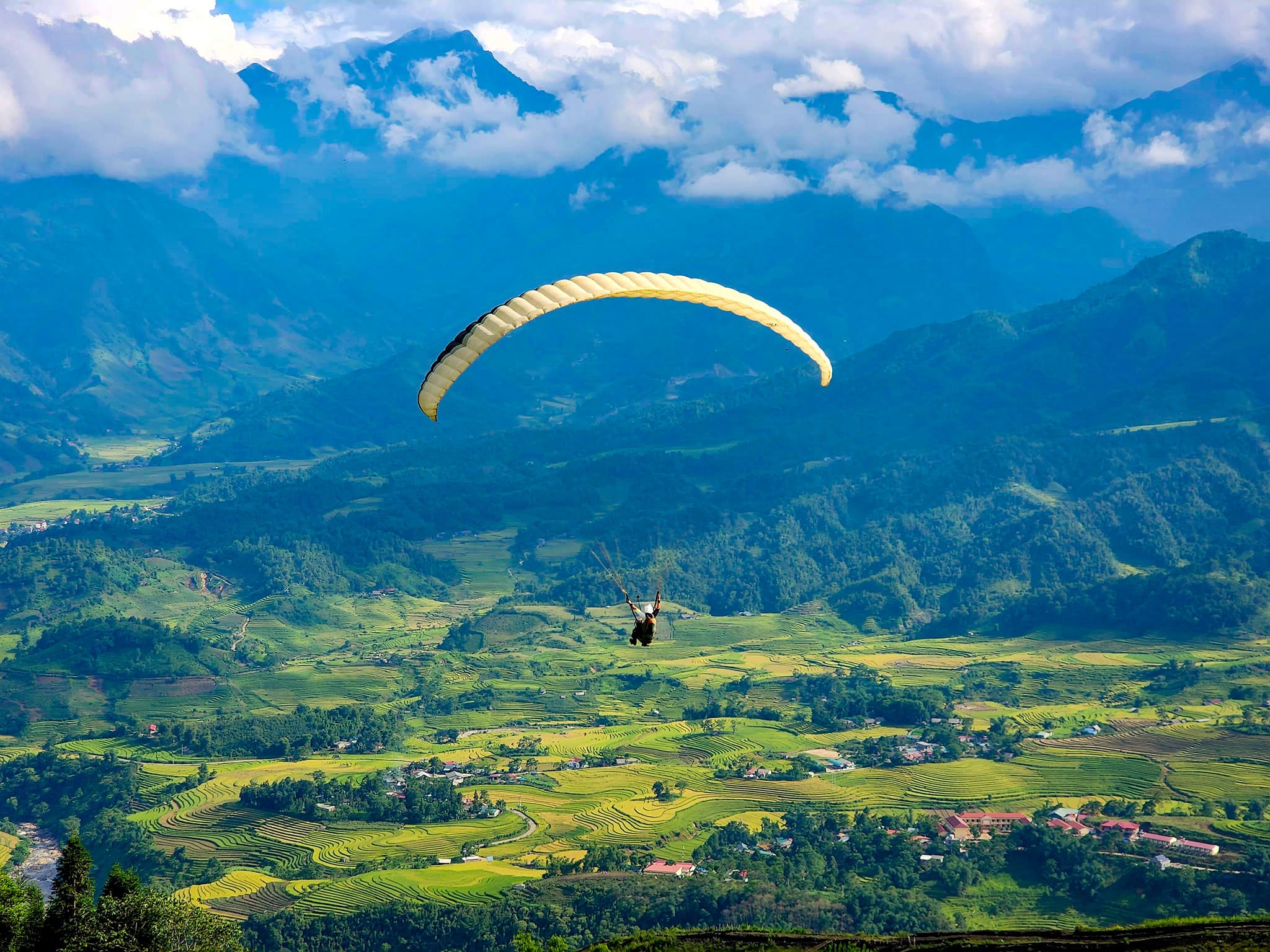Mua vang Tay Bac nhin tu tren cao hinh anh