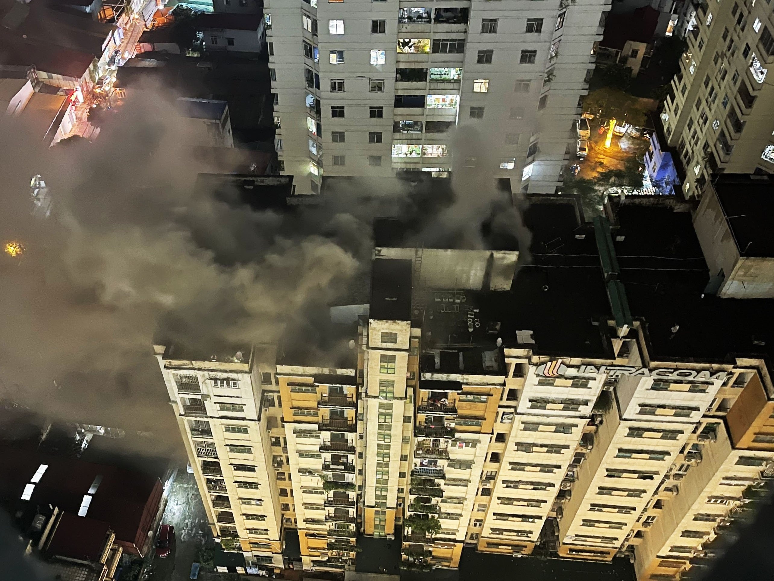 Chung cu o Ha Noi boc chay va cuoc giai cuu 15 nguoi mac ket hinh anh