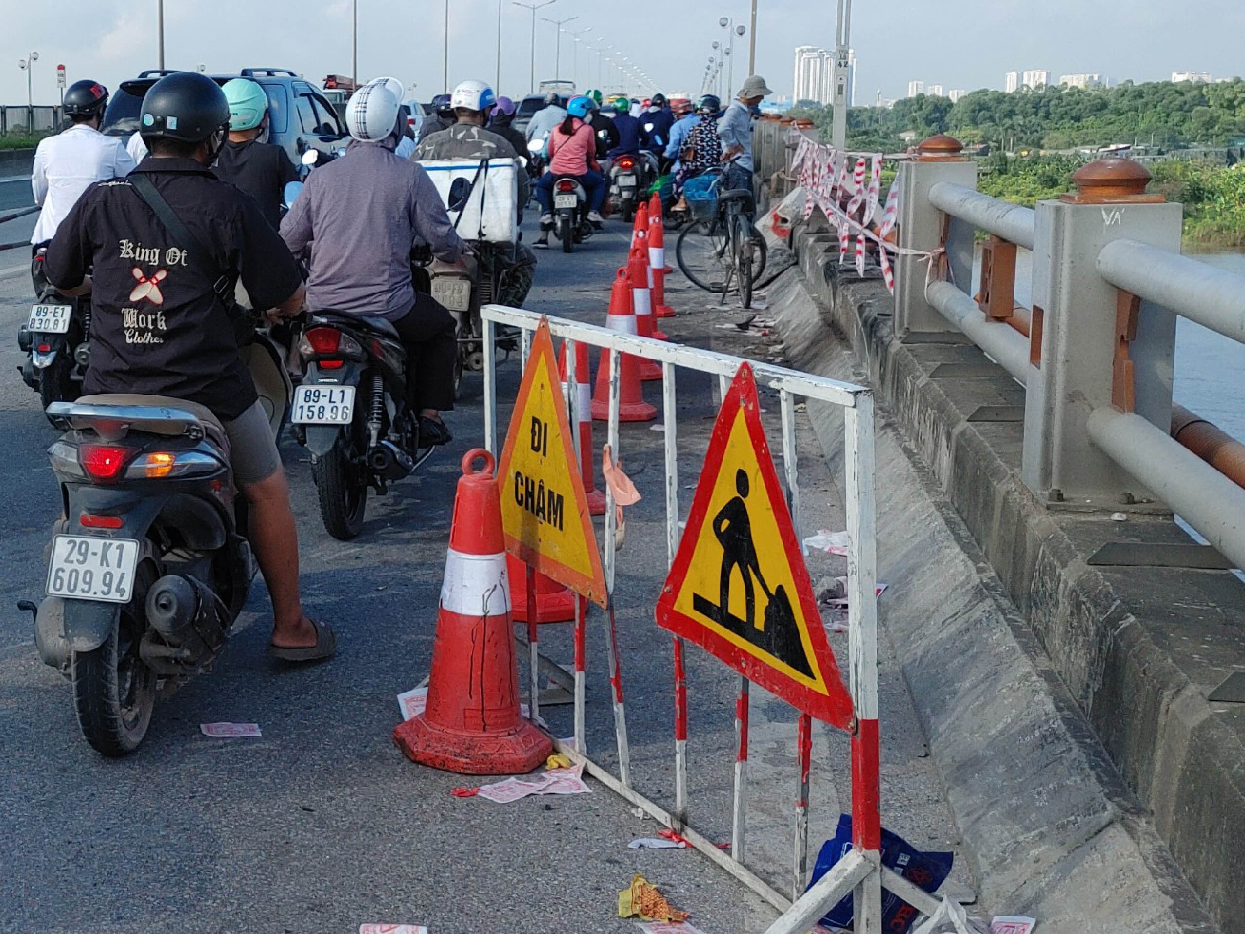 xe tai roi song hong anh 1