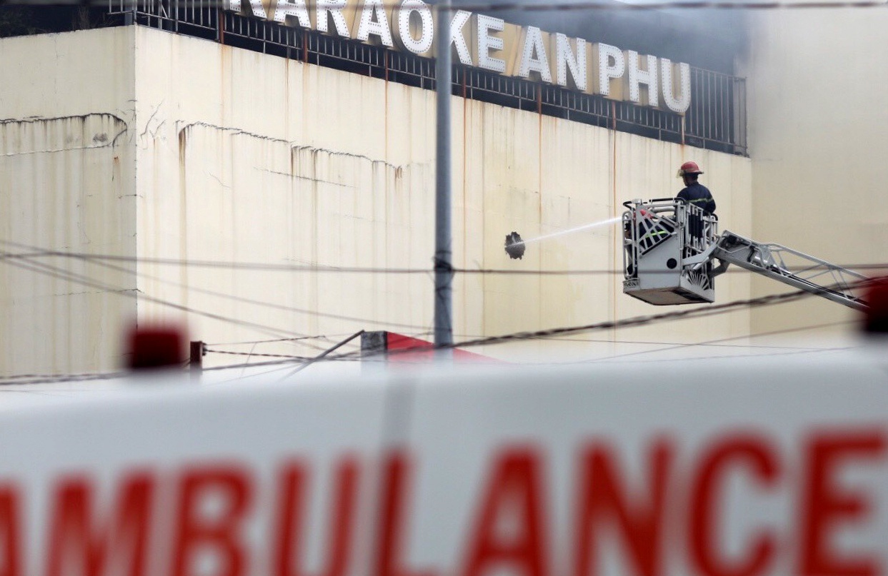 Vi sao nhieu nguoi tru an o nha ve sinh khi quan karaoke chay? hinh anh