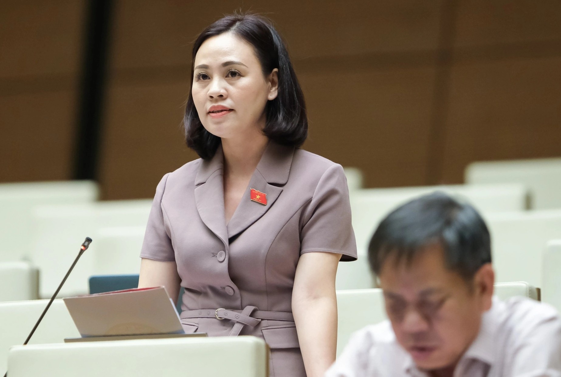 Tranh luan ve hanh vi bi cao buoc la bao luc gia dinh hinh anh