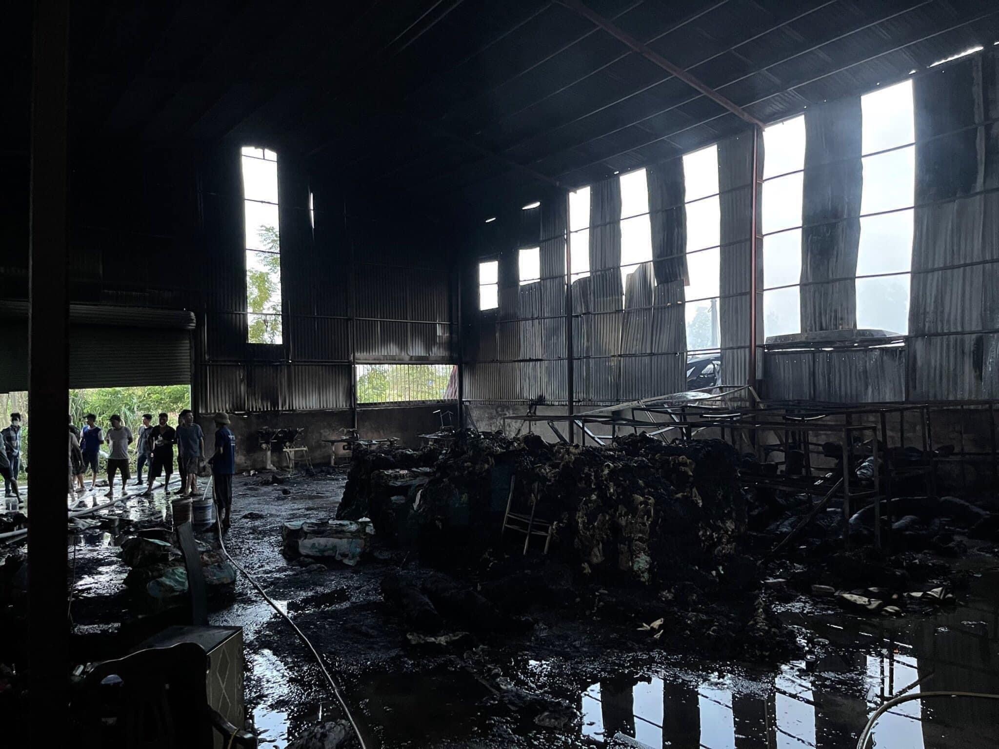 Cong an lam viec voi 2 tho han lien quan vu chay 3 nguoi chet hinh anh