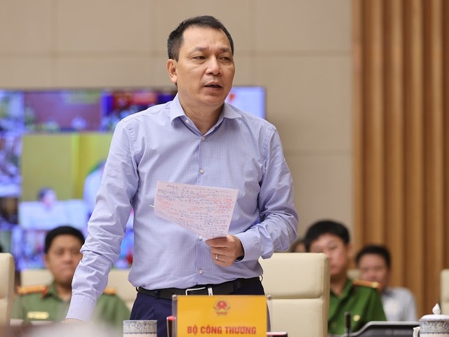 Tho han xi chuyen nghiep van gay chay nha may dien hinh anh