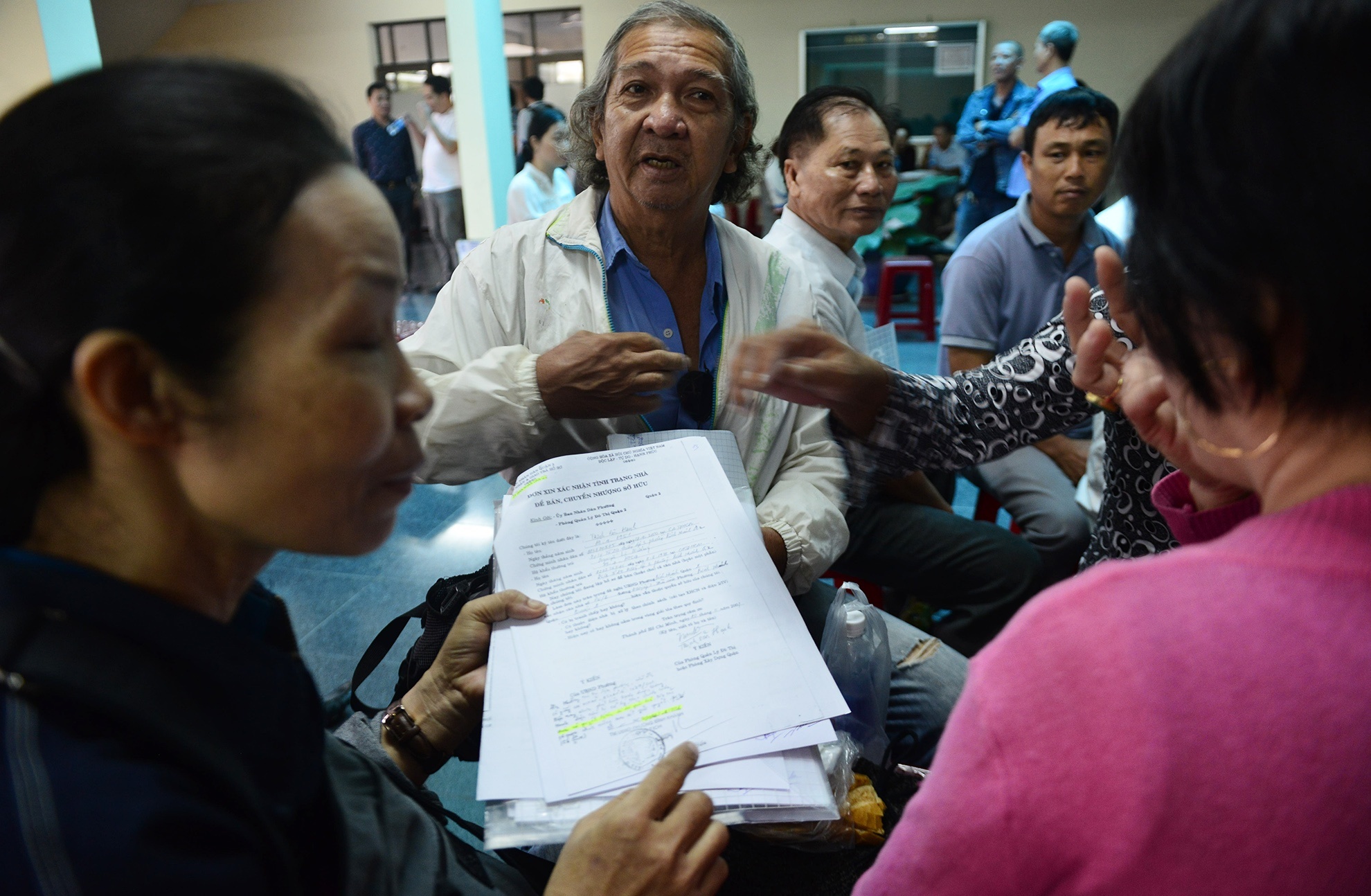 Co dia phuong bo tri can bo nghi huu de tiep dan hinh anh