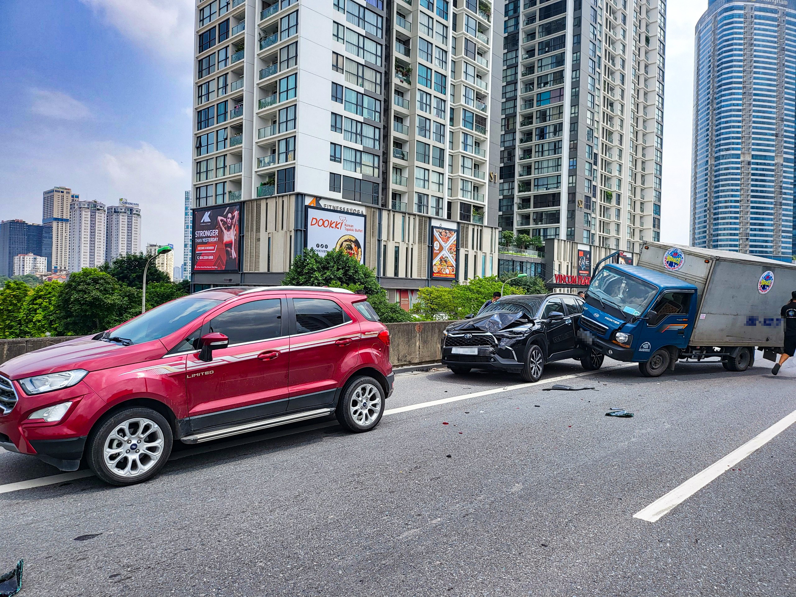 3 xe tong lien hoan anh 1