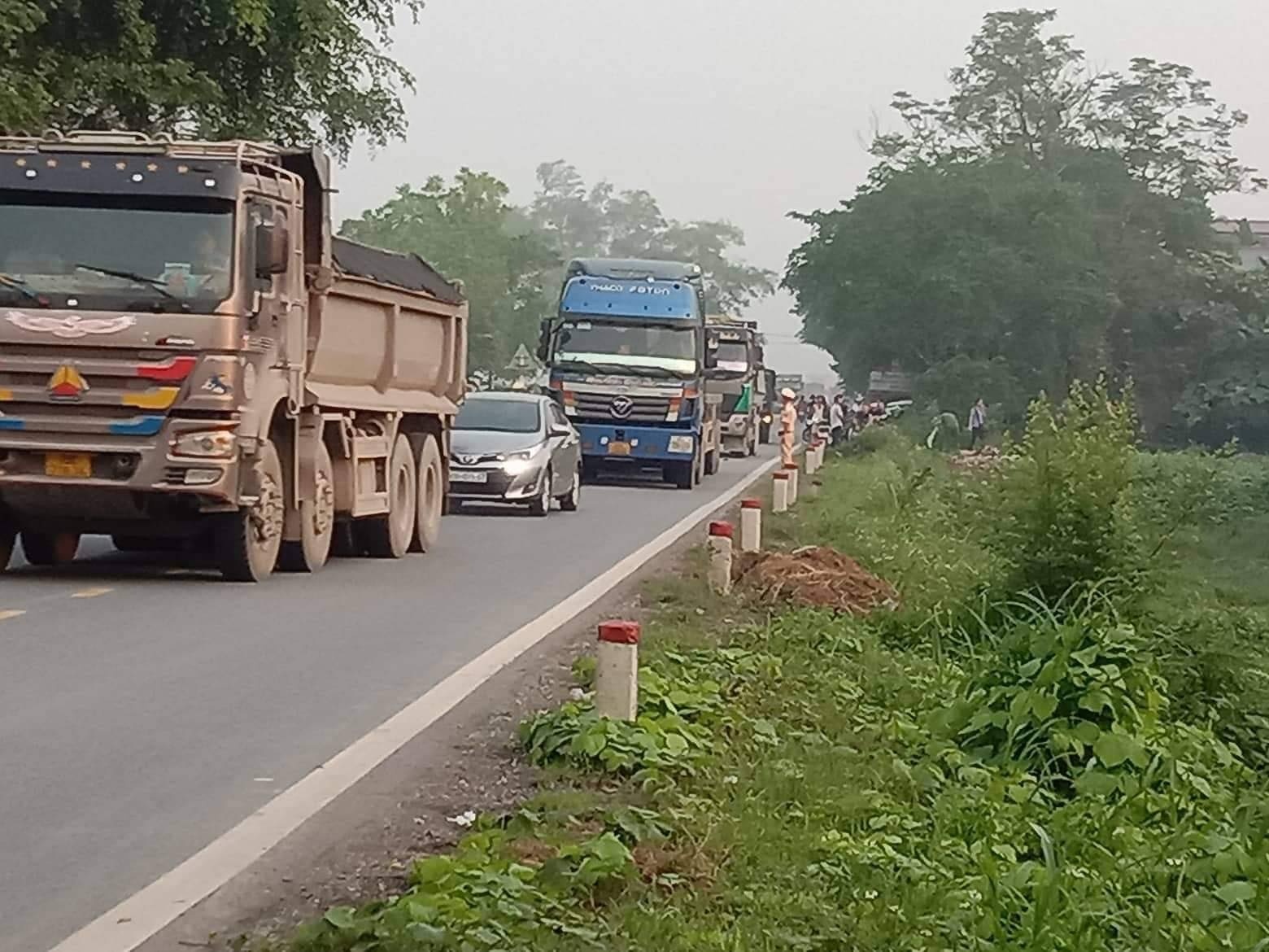 Truy tim tai xe oto tong 4 nguoi thuong vong roi bo tron hinh anh