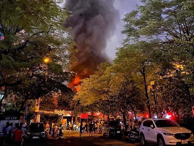 chay 3 cua hang anh 1