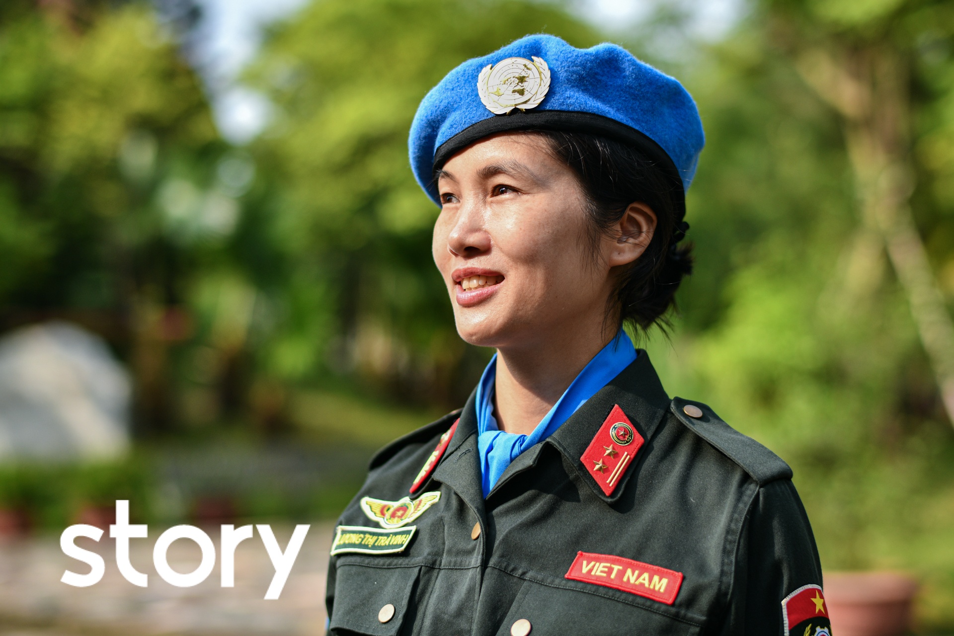 Nu canh sat Viet Nam dau tien len duong gin giu hoa binh quoc te hinh anh