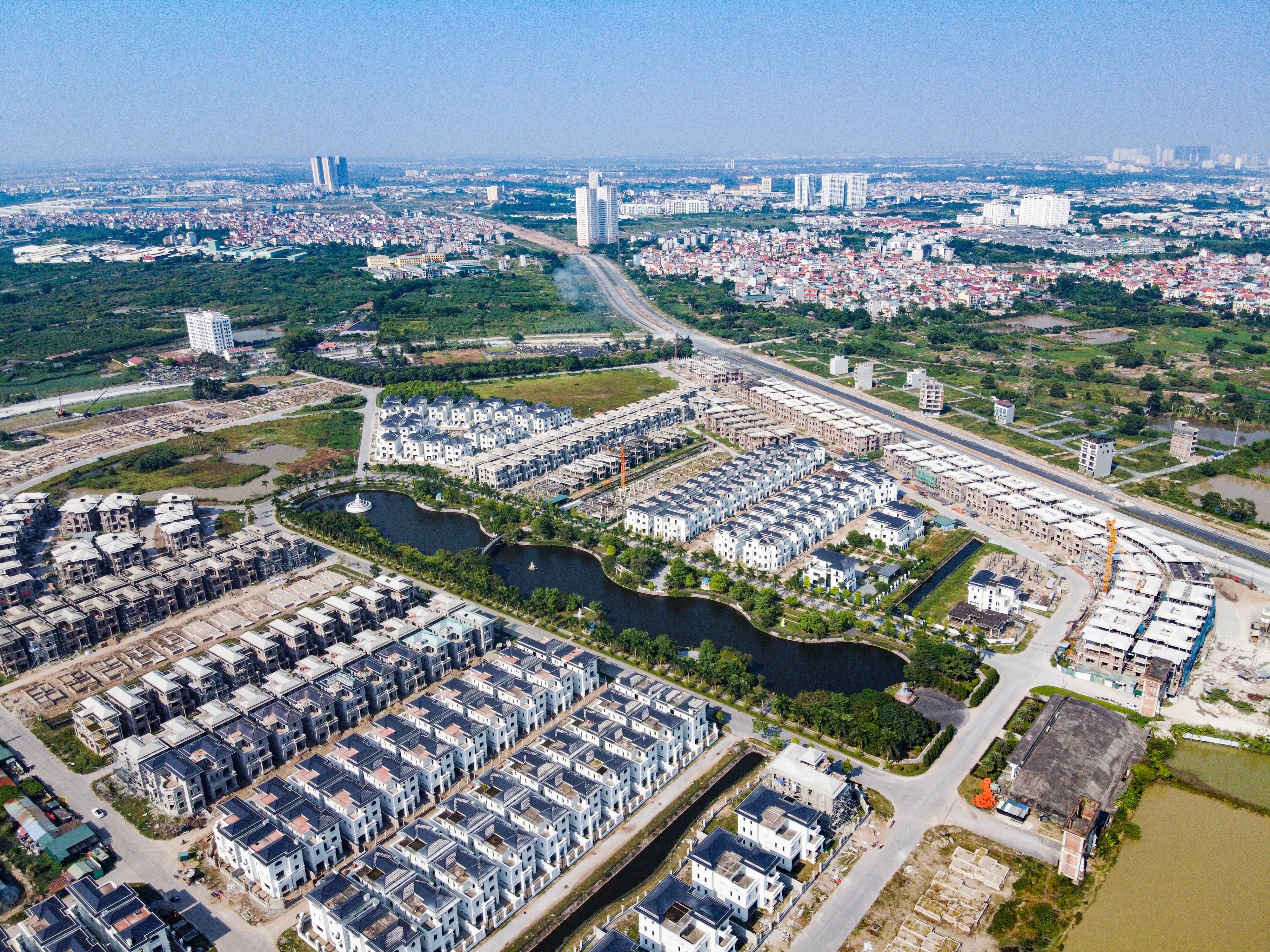 Loat du an nha o thuong mai moc day dac quanh duong vanh dai 3,5 hinh anh