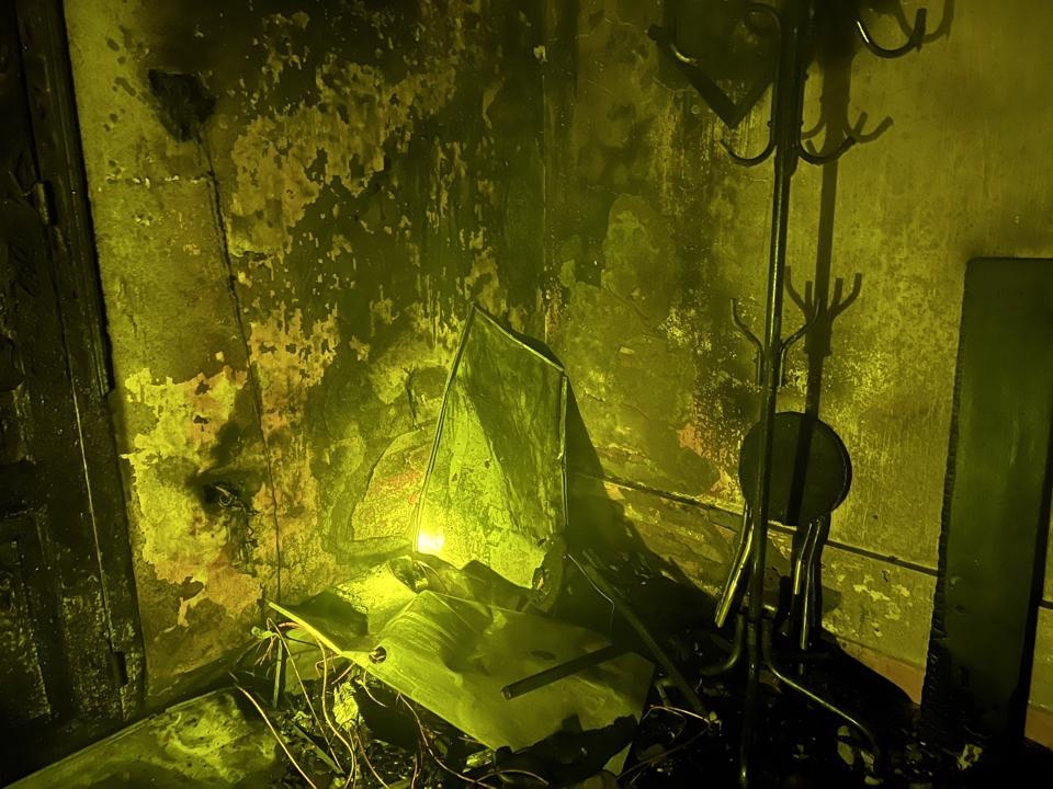 Hang xom pha cua cuu co gai mac ket trong dam chay o pho co Ha Noi hinh anh