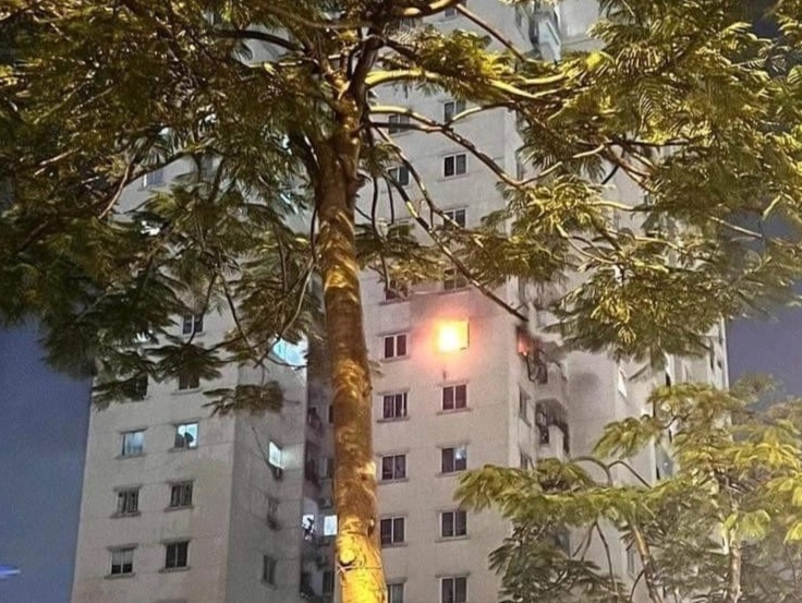 Can ho chung cu Ciputra boc chay, 12 nguoi thoat nan hinh anh