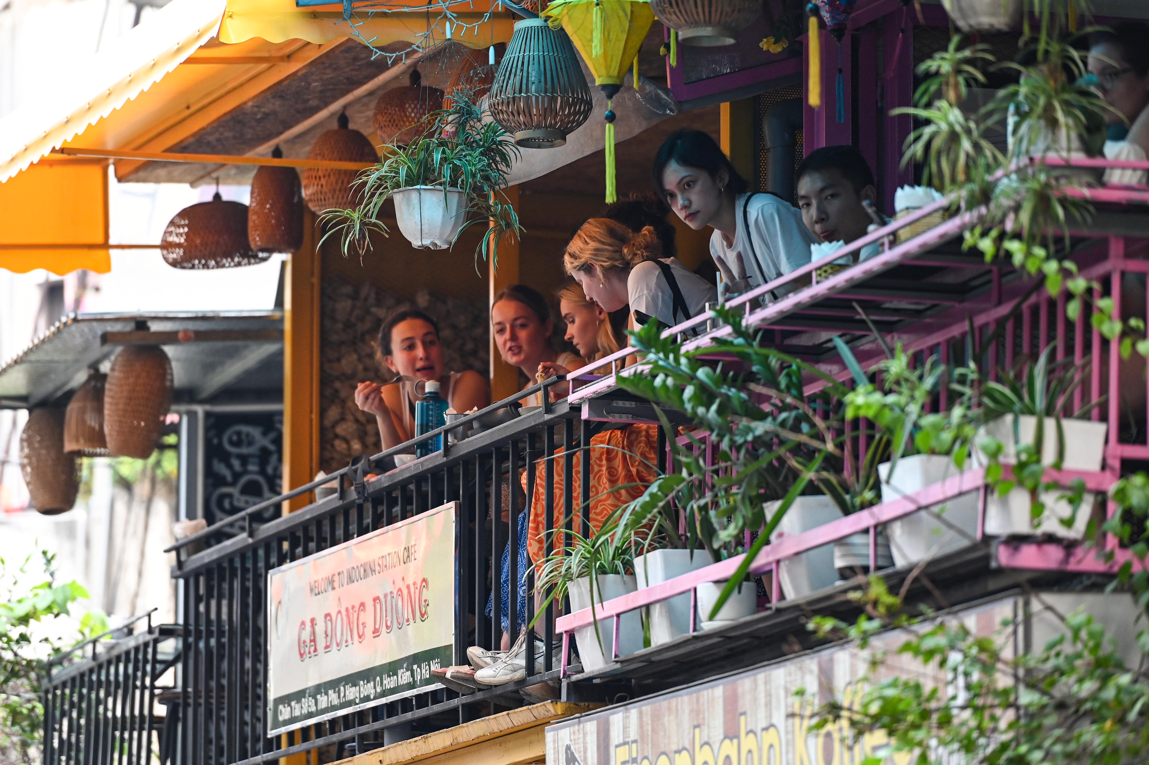 ca phe duong tau anh 5