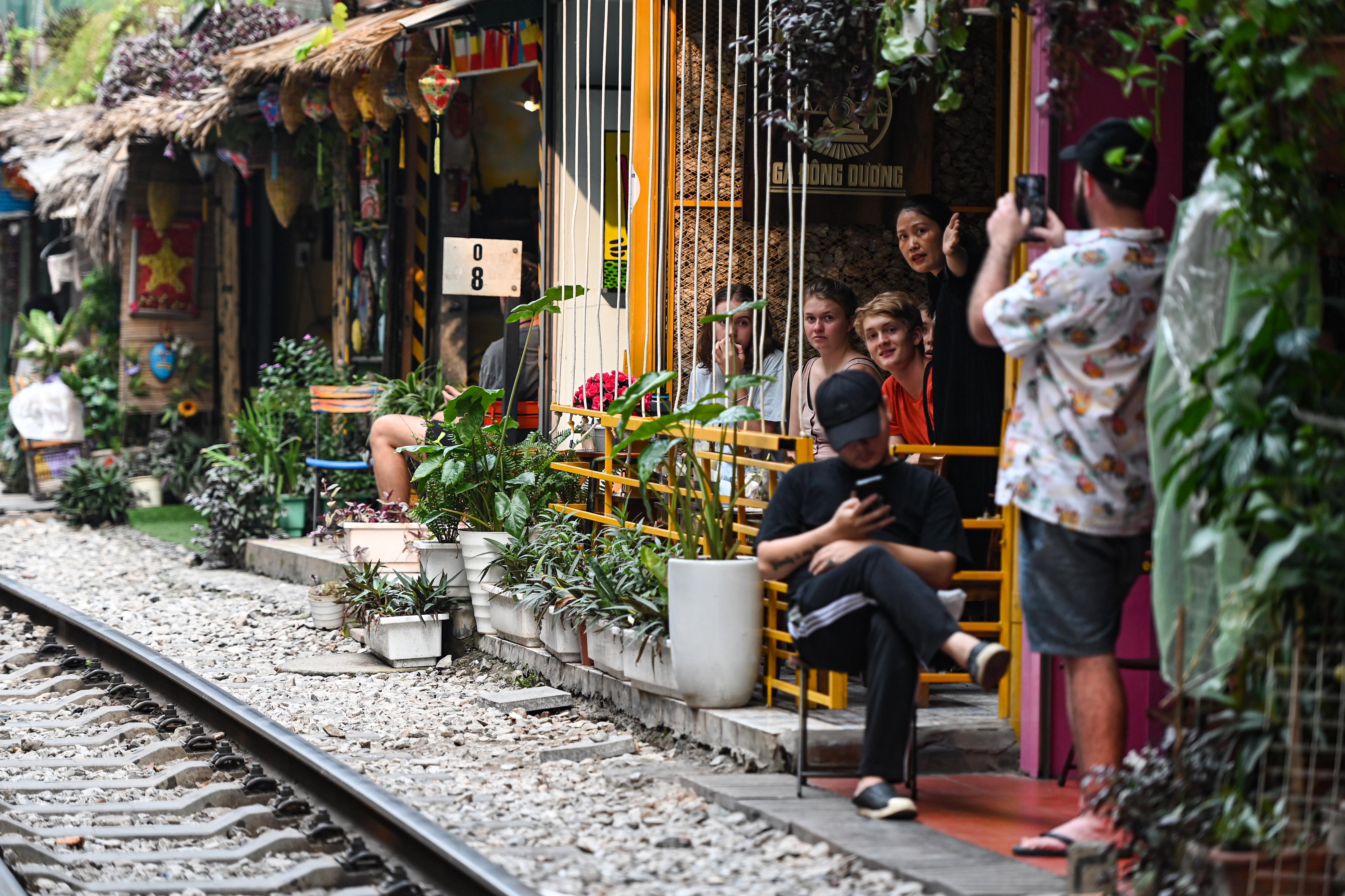 ca phe duong tau anh 6