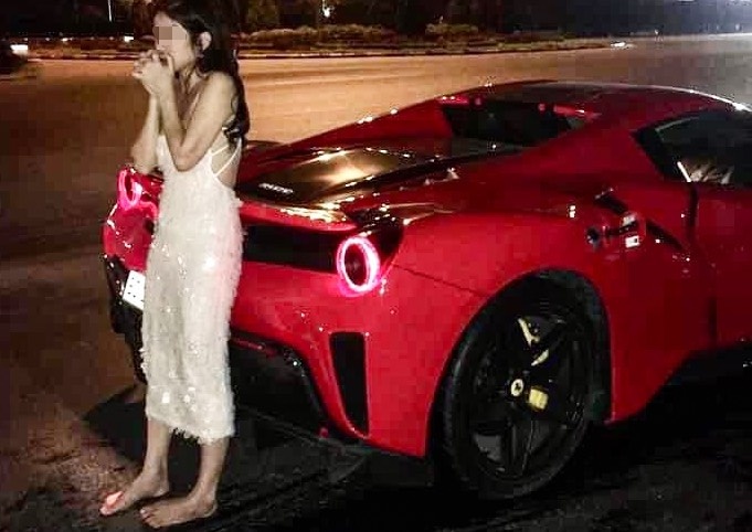 Xe Ferrari 488 tong chet nguoi, xuat hien anh co gai tre ngoi ghe lai hinh anh