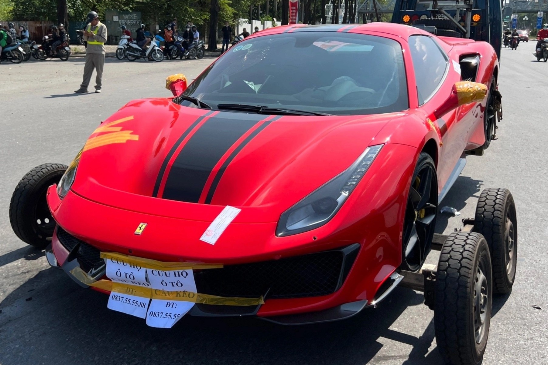 Hien truong sieu xe Ferrari 488 tong chet nguoi o Ha Noi hinh anh