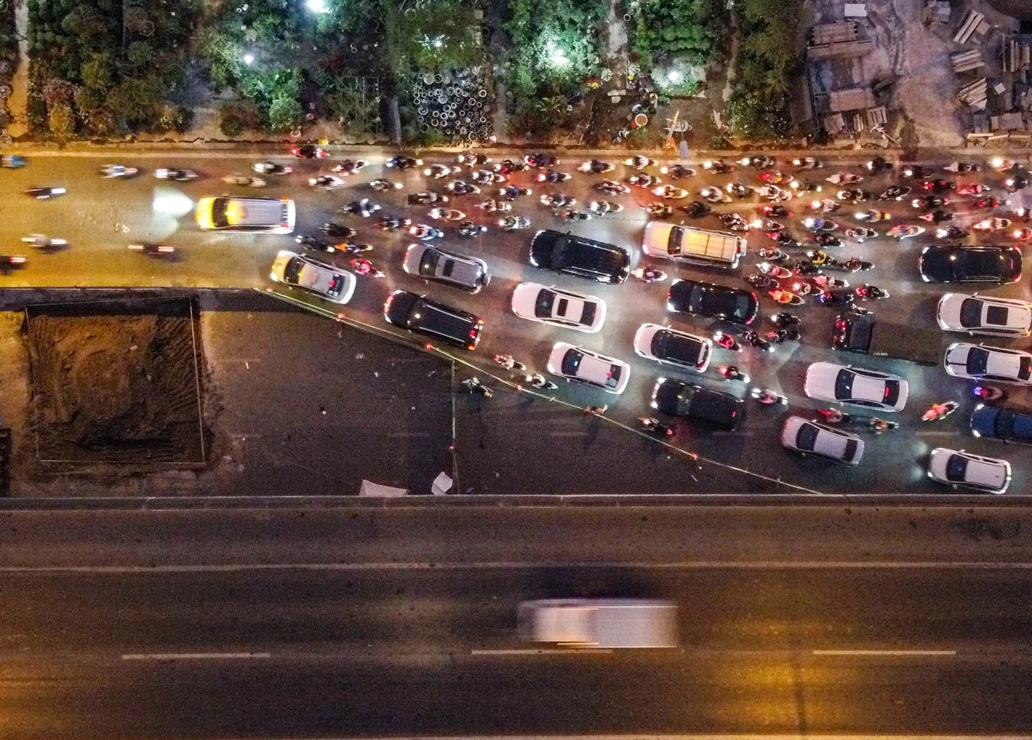 Cuc CSGT: Can xen them via he de mo rong duong Nguyen Xien bi rao chan hinh anh