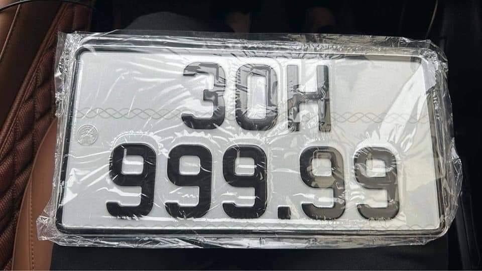 Nguoi phu nu bam trung bien so ngu quy 9 cho xe Kia Morning hinh anh