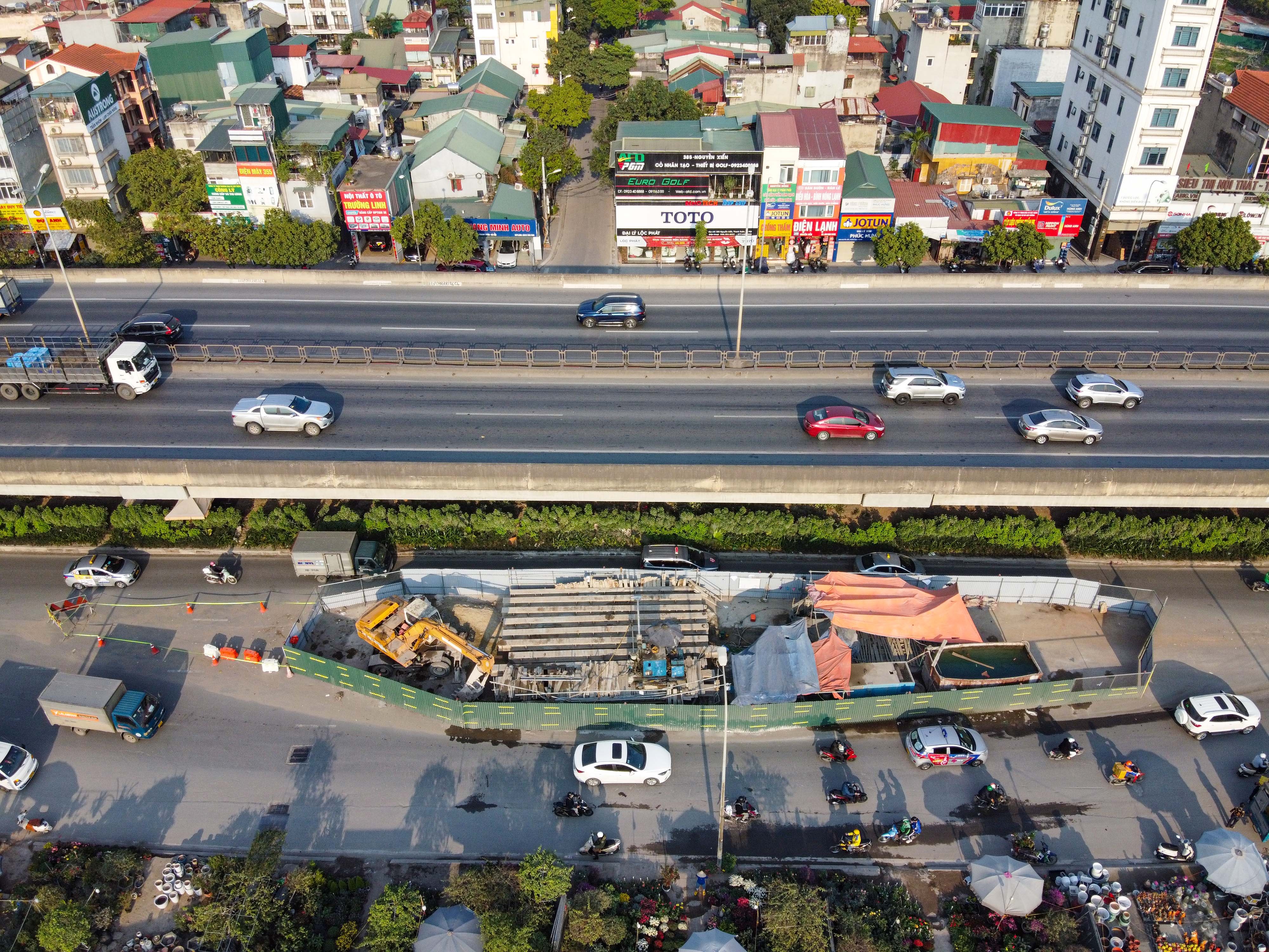 Duong Nguyen Xien sau khi rao chan duoc thu hep hinh anh