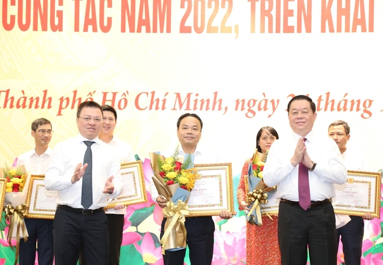 Su menh cua bao chi anh 1