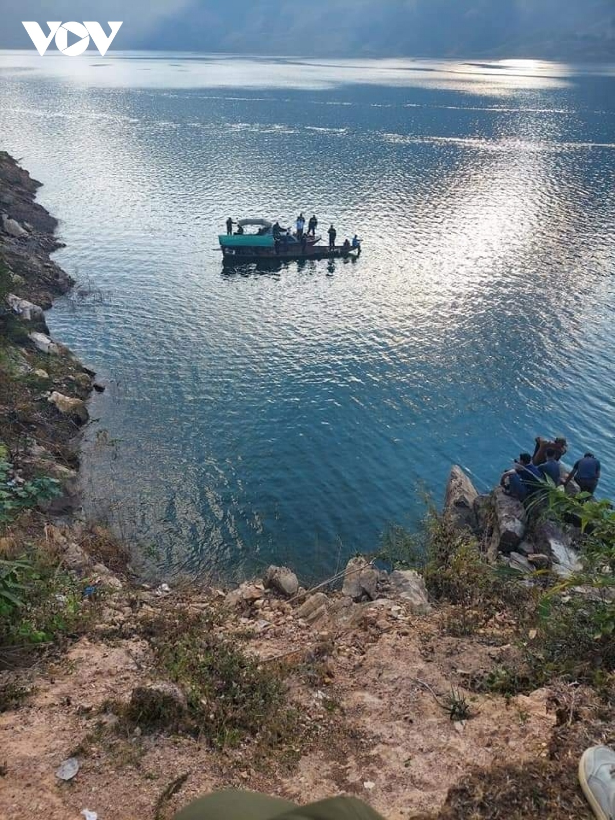 oto lao xuong song anh 1