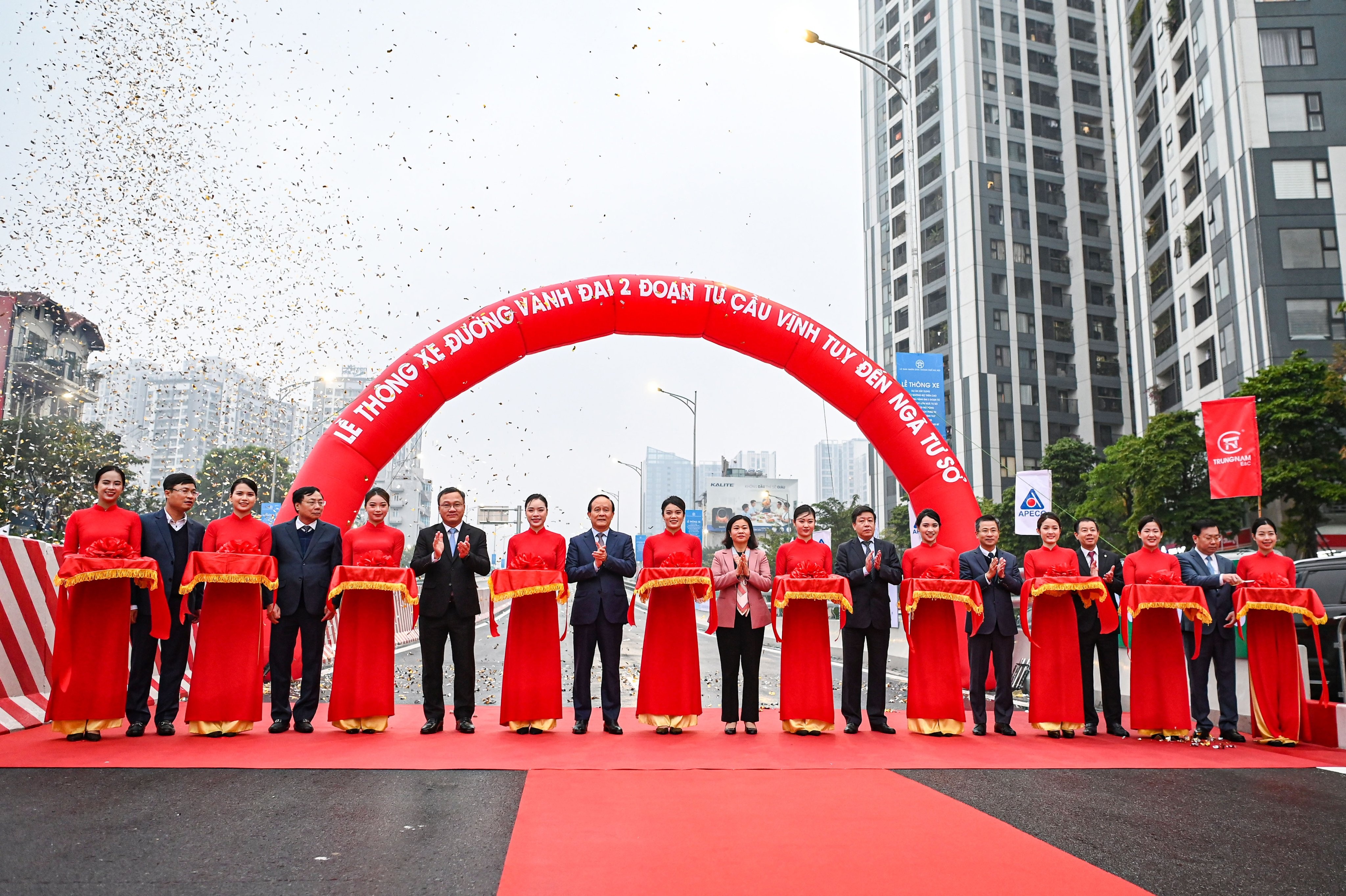 thong xe vanh dai 2 anh 1