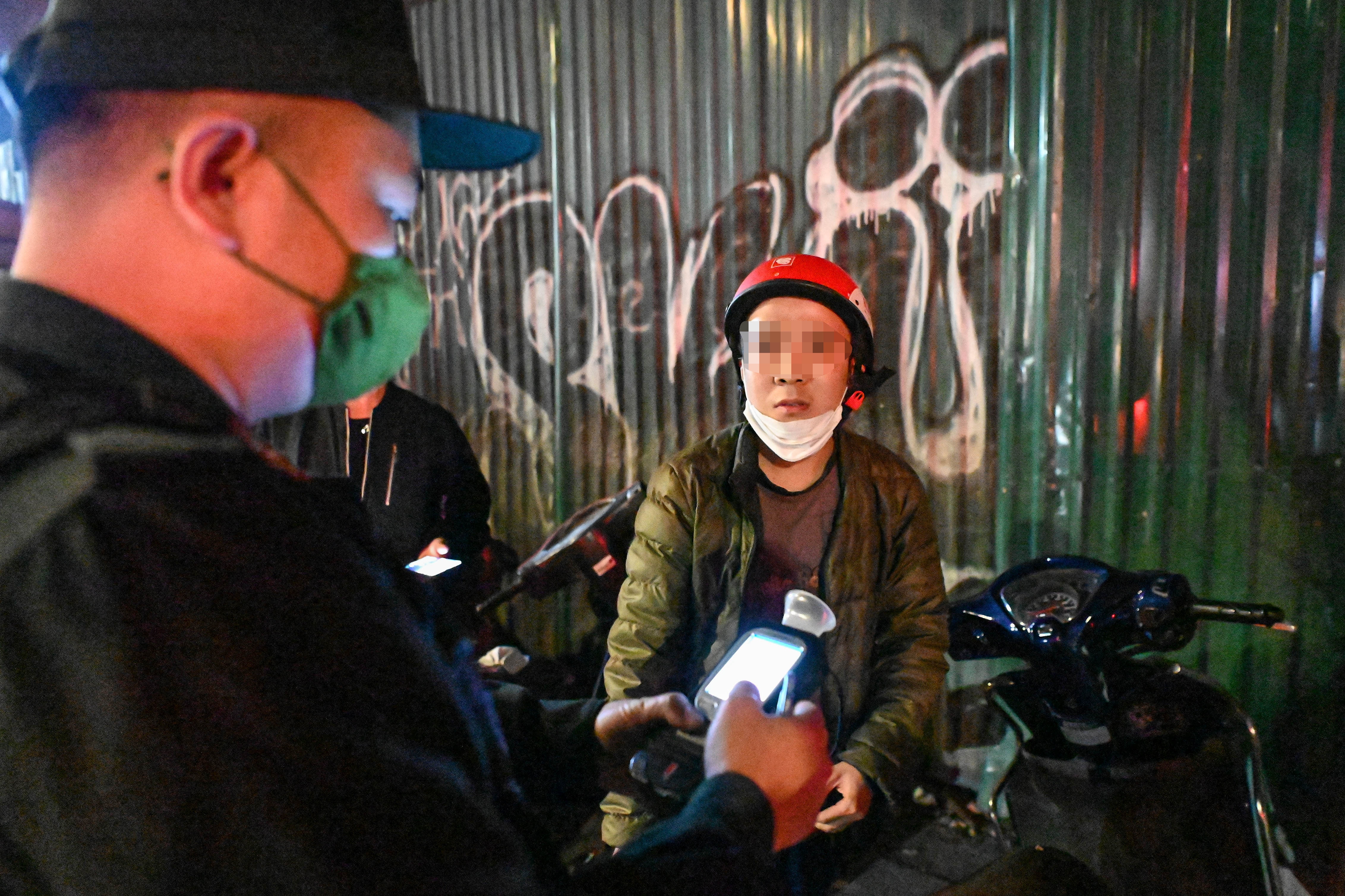 uong ruou lai xe anh 3