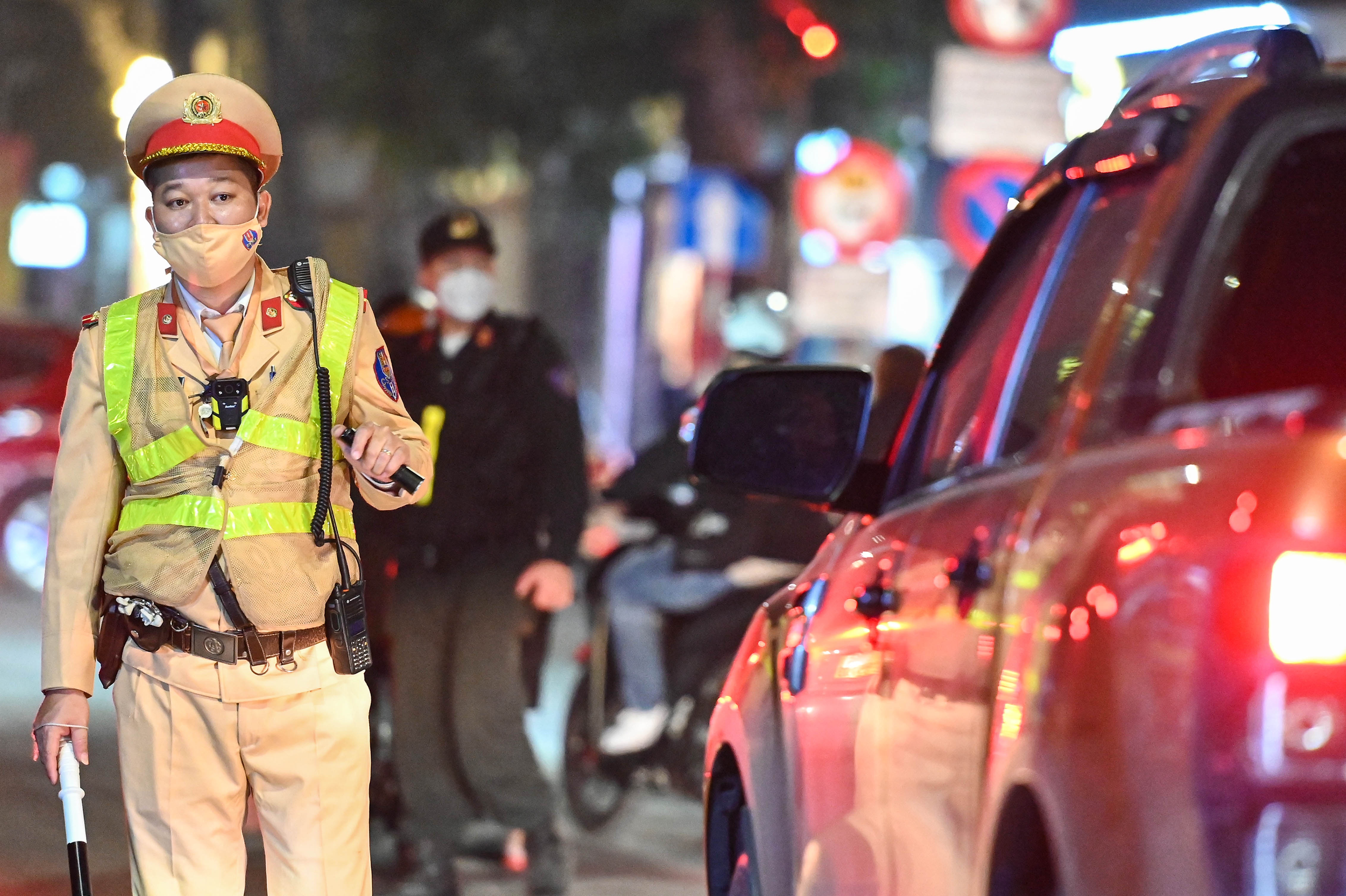 uong ruou lai xe anh 16