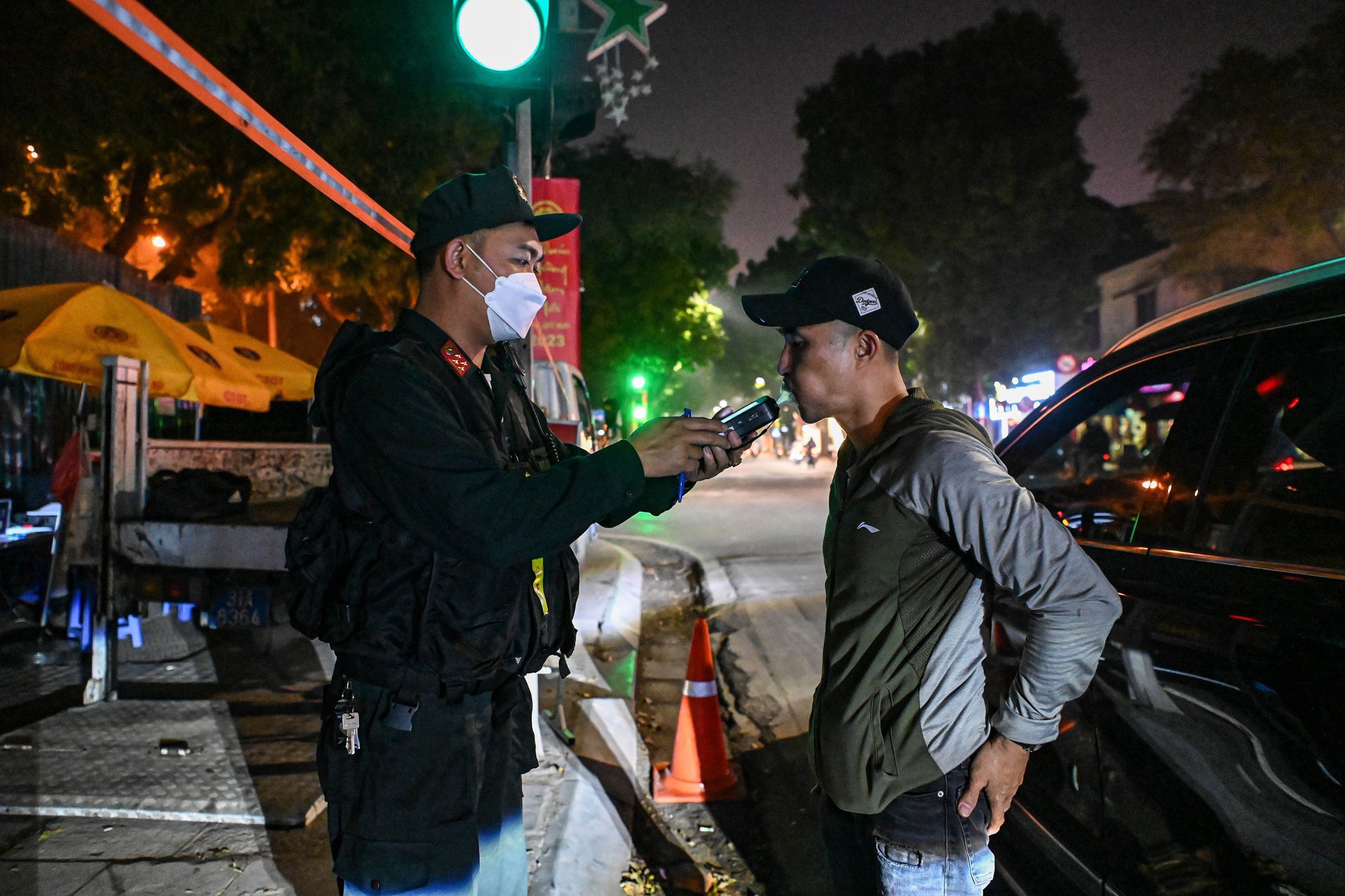 uong ruou lai xe anh 10