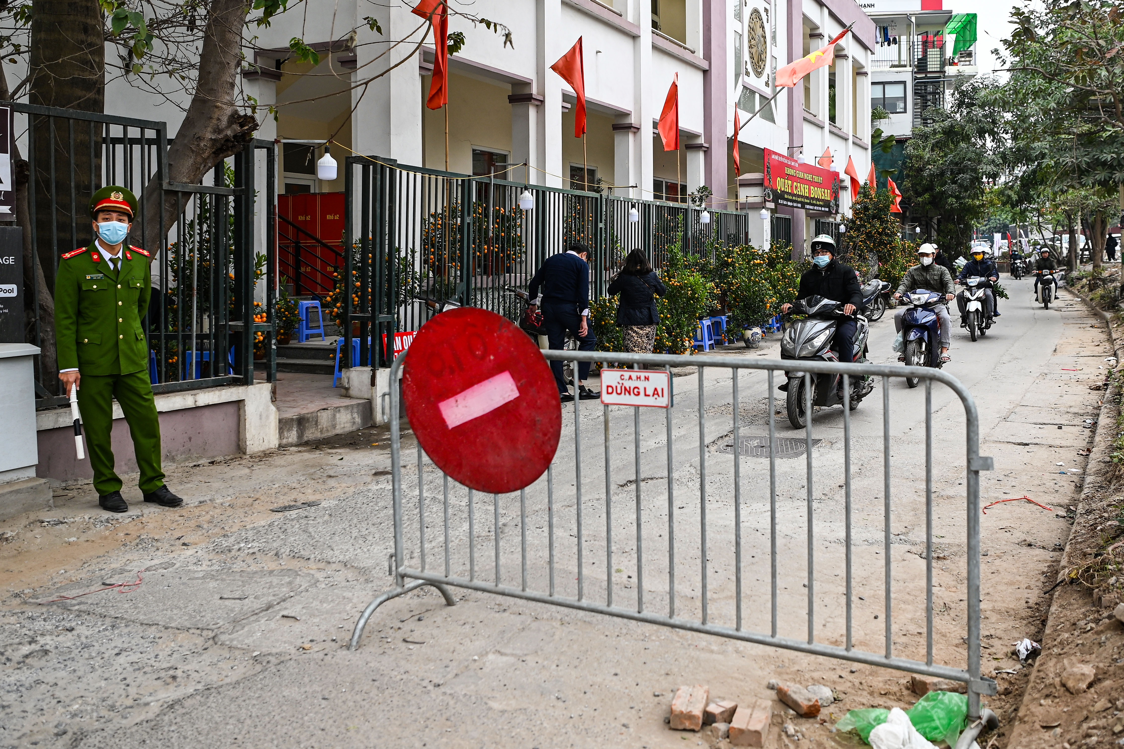 tac duong len cho hoa anh 9