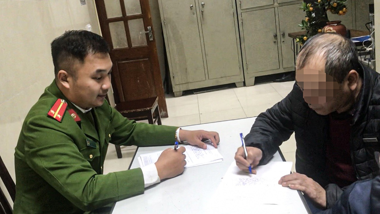 chui boi nong do con anh 1