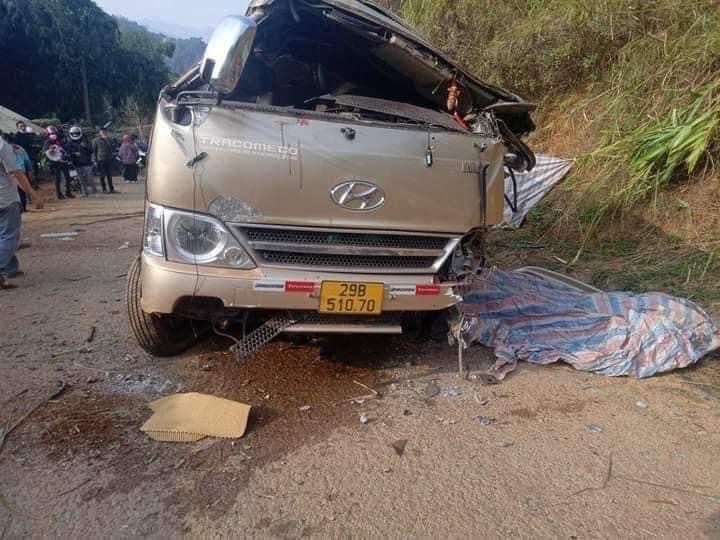 Toc do cua xe khach truoc khi roi xuong vuc lam 3 nguoi chet hinh anh