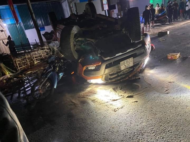 Them mot nguoi tu vong trong vu oto Ford Ranger de 2 xe may hinh anh