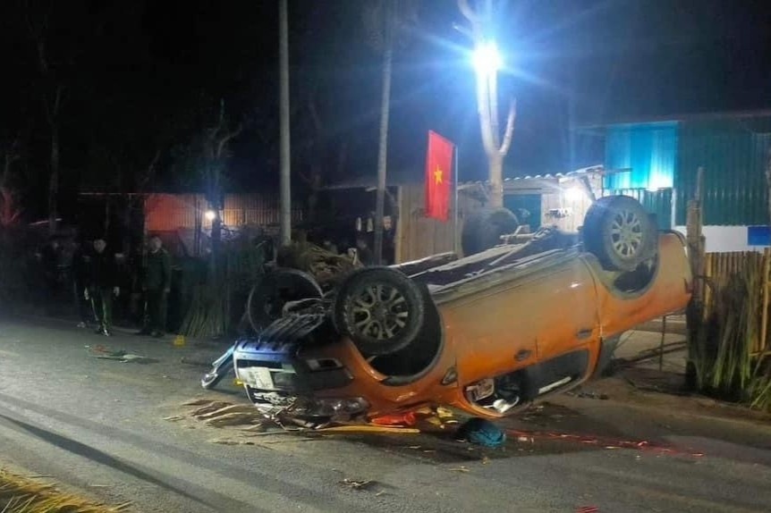 3 thieu nien bi xe ban tai de chet hinh anh