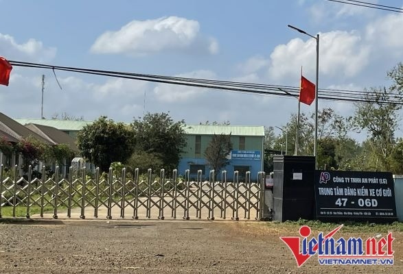 Trung tam Dang kiem 47-06D khong con bong nguoi hinh anh