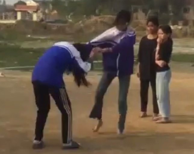 Cong an vao cuoc vu 3 clip nu sinh bi danh hoi dong o Thanh Hoa hinh anh