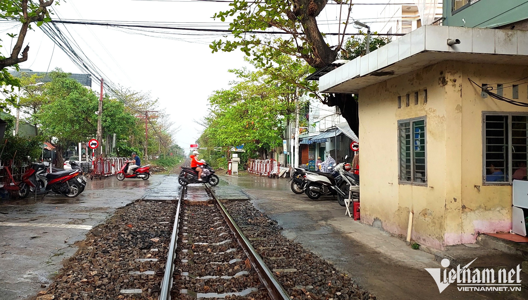 danh nhan vien duong sat anh 1