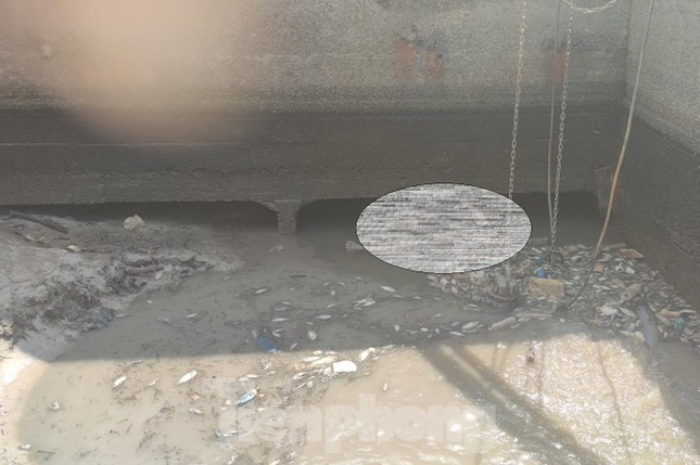 Hut can nuoc duoi kenh tim thay thi the nguoi dan ong mat tich hinh anh