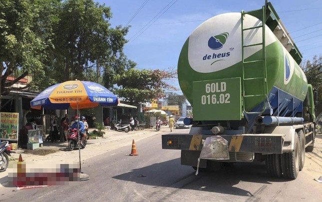 Va cham xe bon, 2 phu nu thuong vong hinh anh