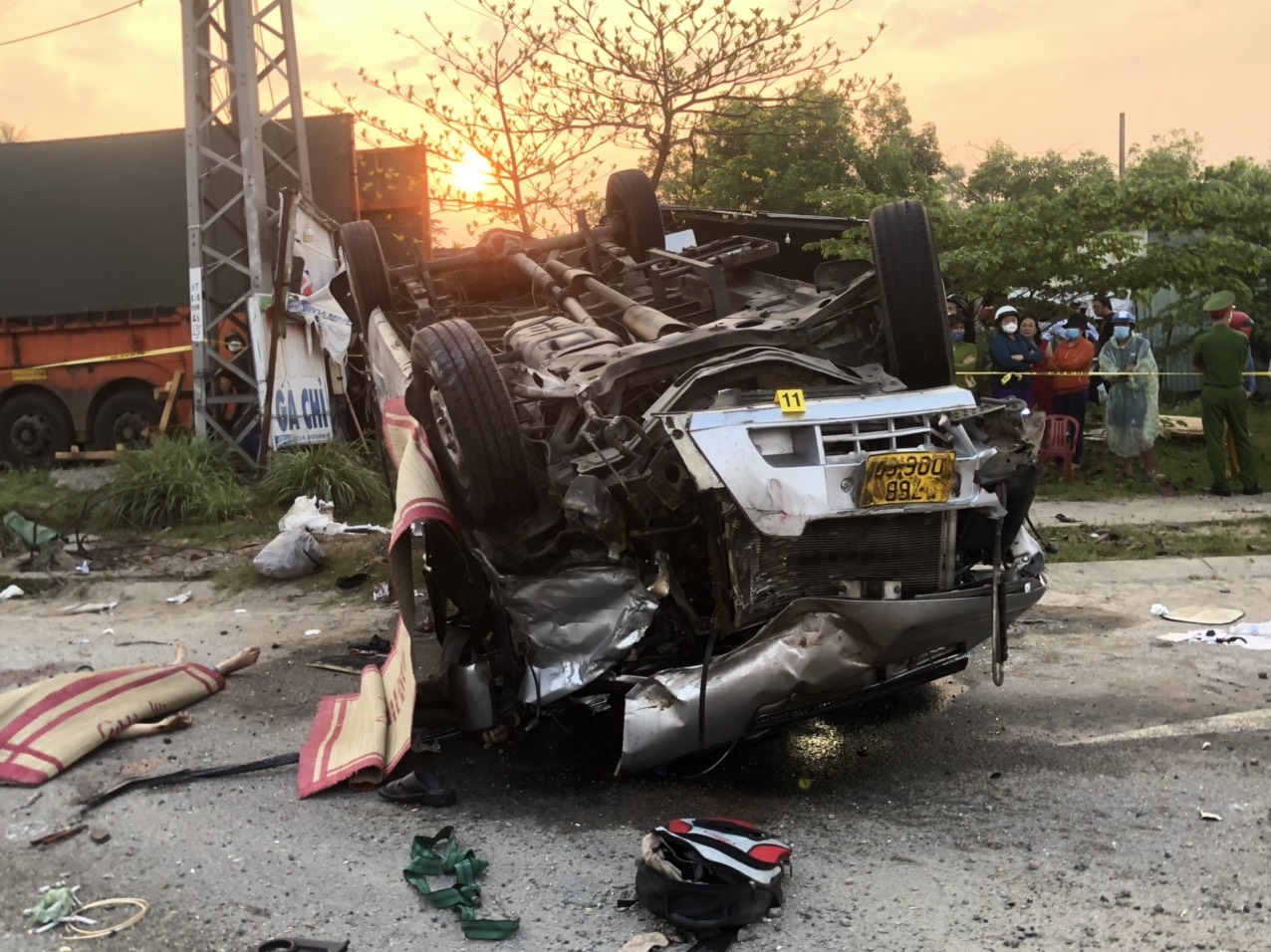 Xe khach chay 69 km/h truoc khi va cham lam 8 nguoi chet o Quang Nam hinh anh