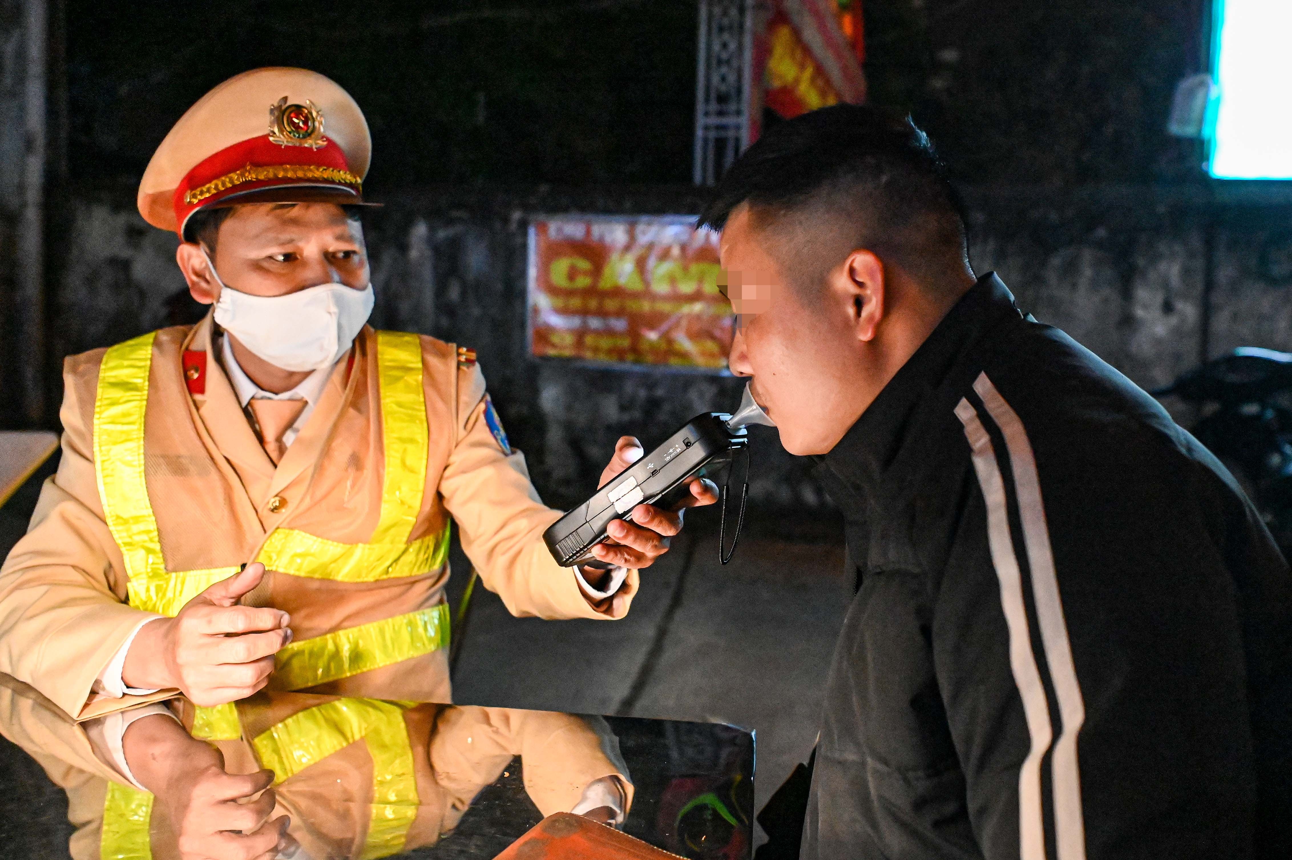 Cuc CSGT truc tiep kiem tra nong do con o 30 tinh, thanh pho hinh anh