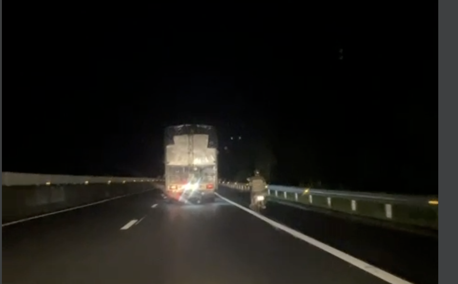 Di xe may cao toc anh 1