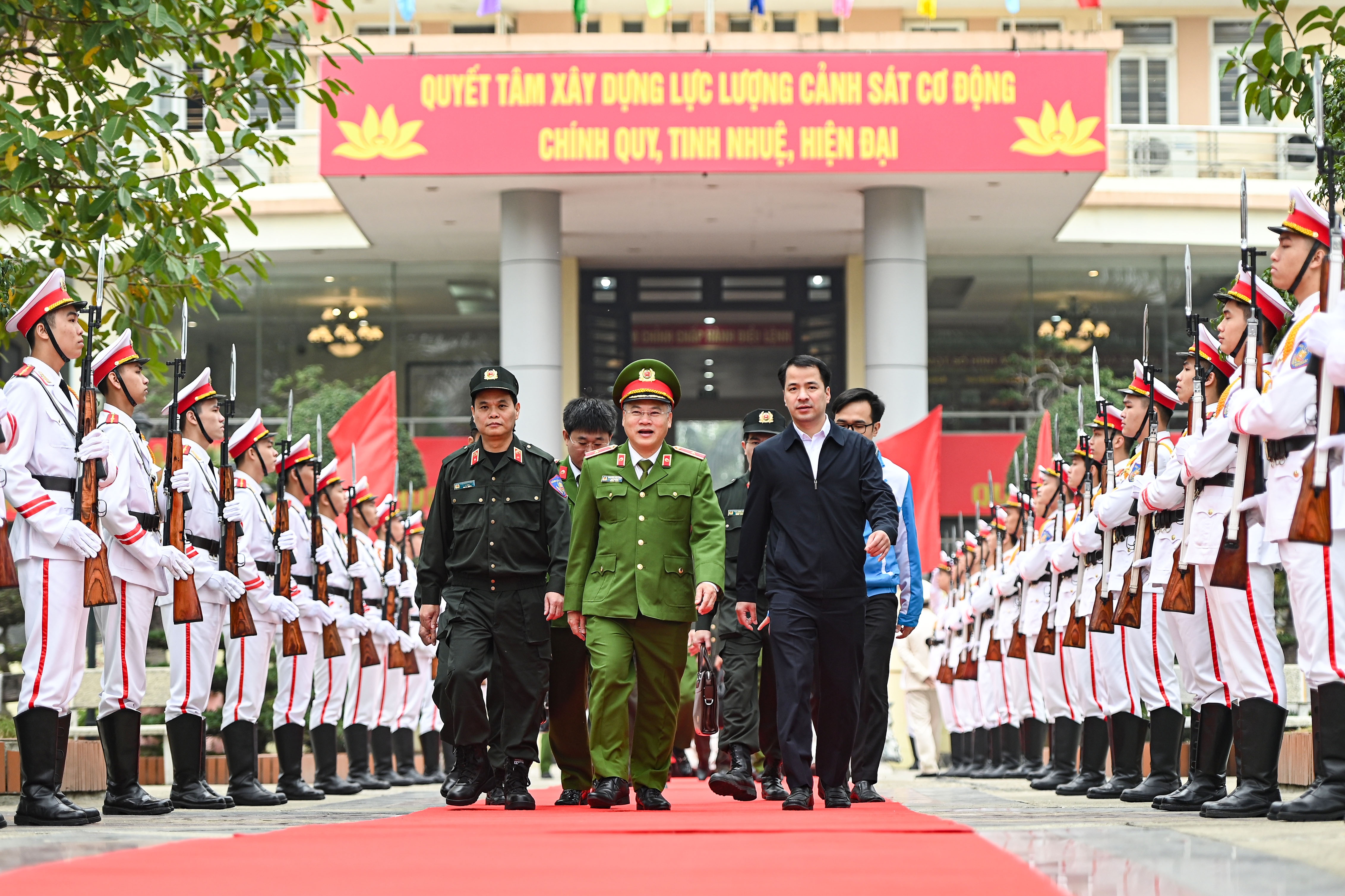 nghia vu cong an anh 1