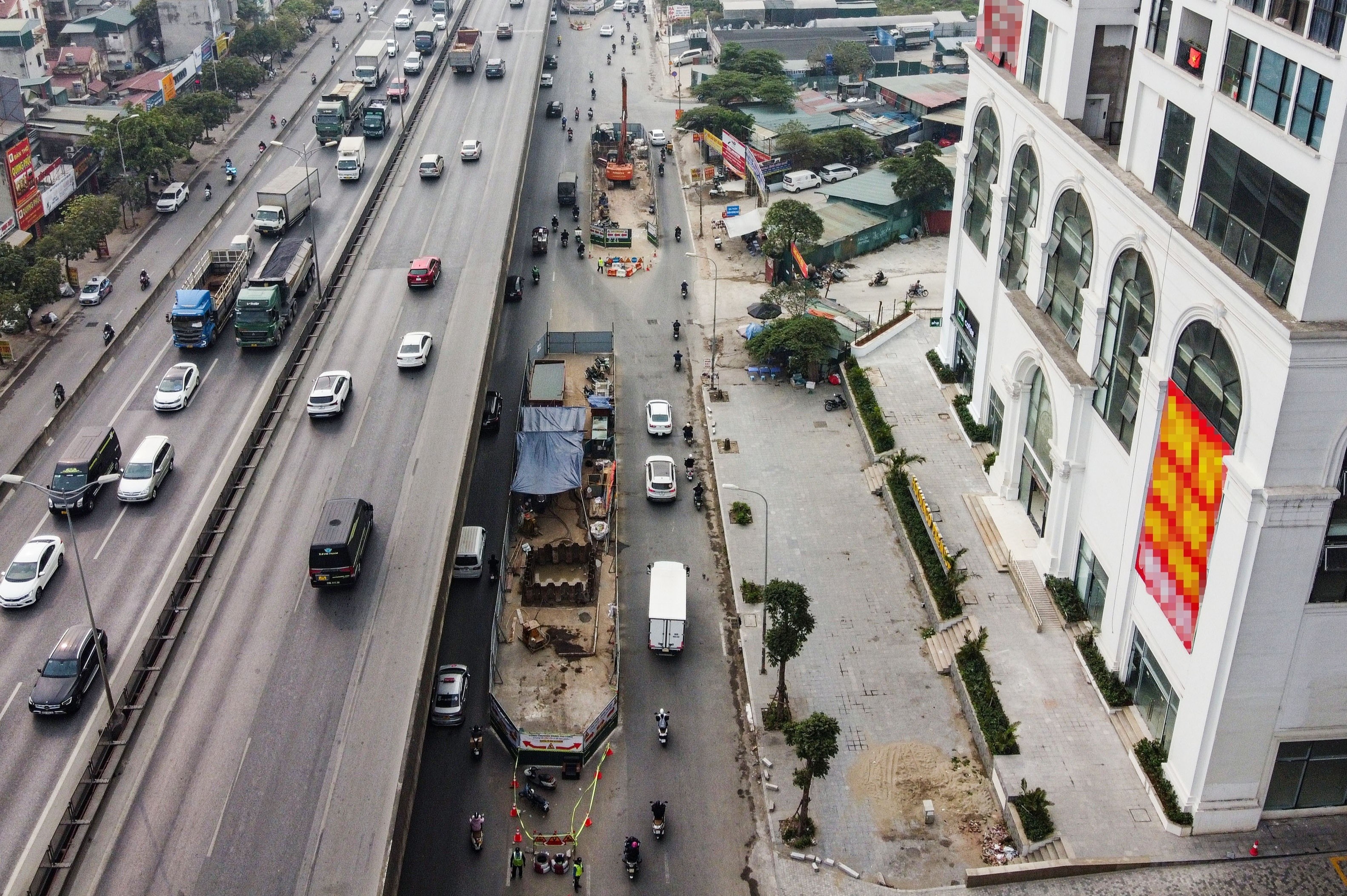 Lo cot tiep tuc moc them giua duong vanh dai 3 hinh anh