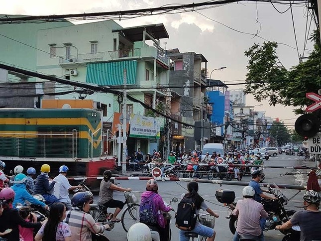 Khong phat sinh loi di tu phat qua duong sat o TP.HCM hinh anh