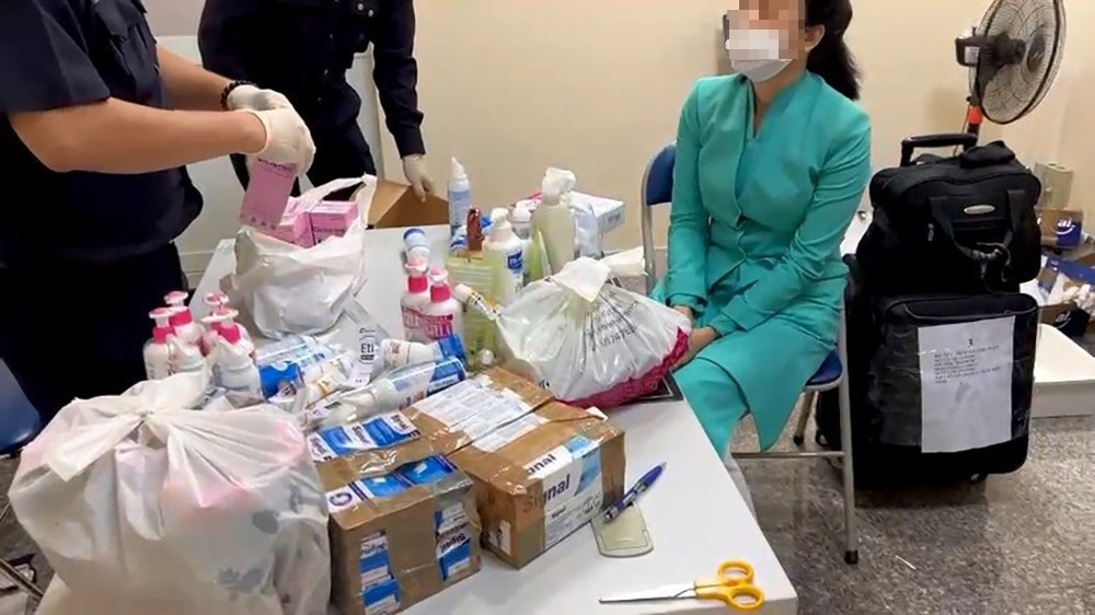 TP.HCM xu ly 22 vu van chuyen trai phep chat ma tuy qua Tan Son Nhat hinh anh