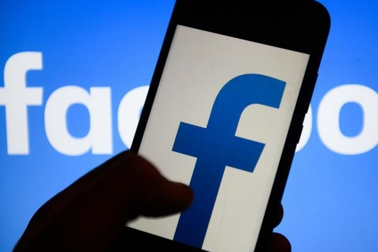 Xu phat nguoi phu nu dang tin xuc pham cong an tren mang xa hoi hinh anh