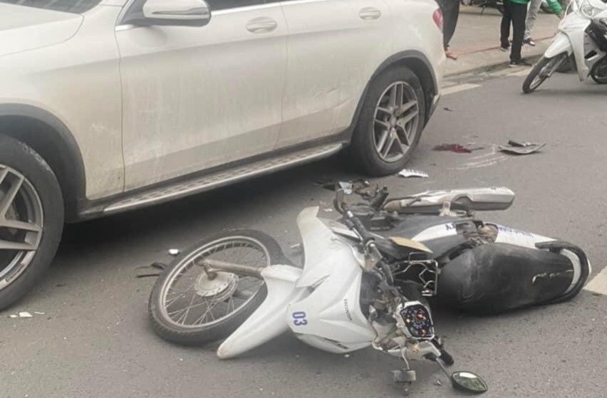 Quyen gop cho gia dinh nhan vien bao ve bi tai xe taxi tong tu vong hinh anh