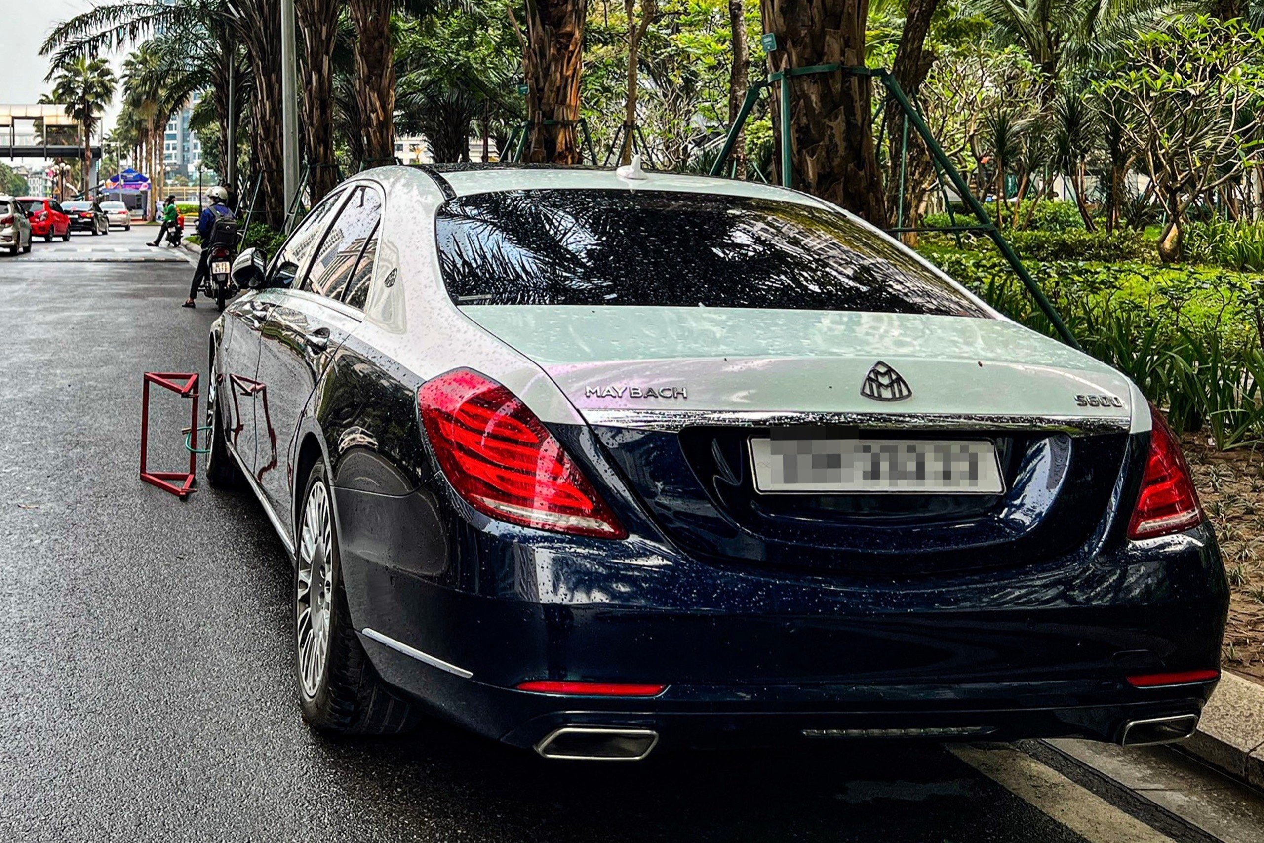 Xung dot vi thieu cho do oto, bi bao ve khoa banh o khu do thi hinh anh